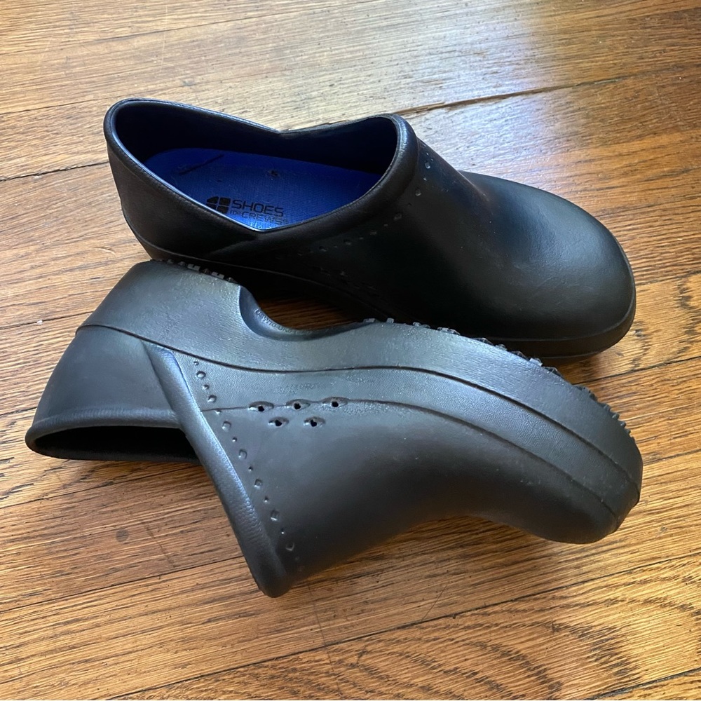 Black Clogs - Picture 3 of 3